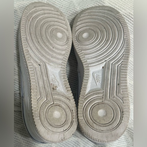 NIKE Size 5.5 Youth Boys White Air Force One Monotone Low-Rise Lace Up Sneakers - Picture 14 of 14